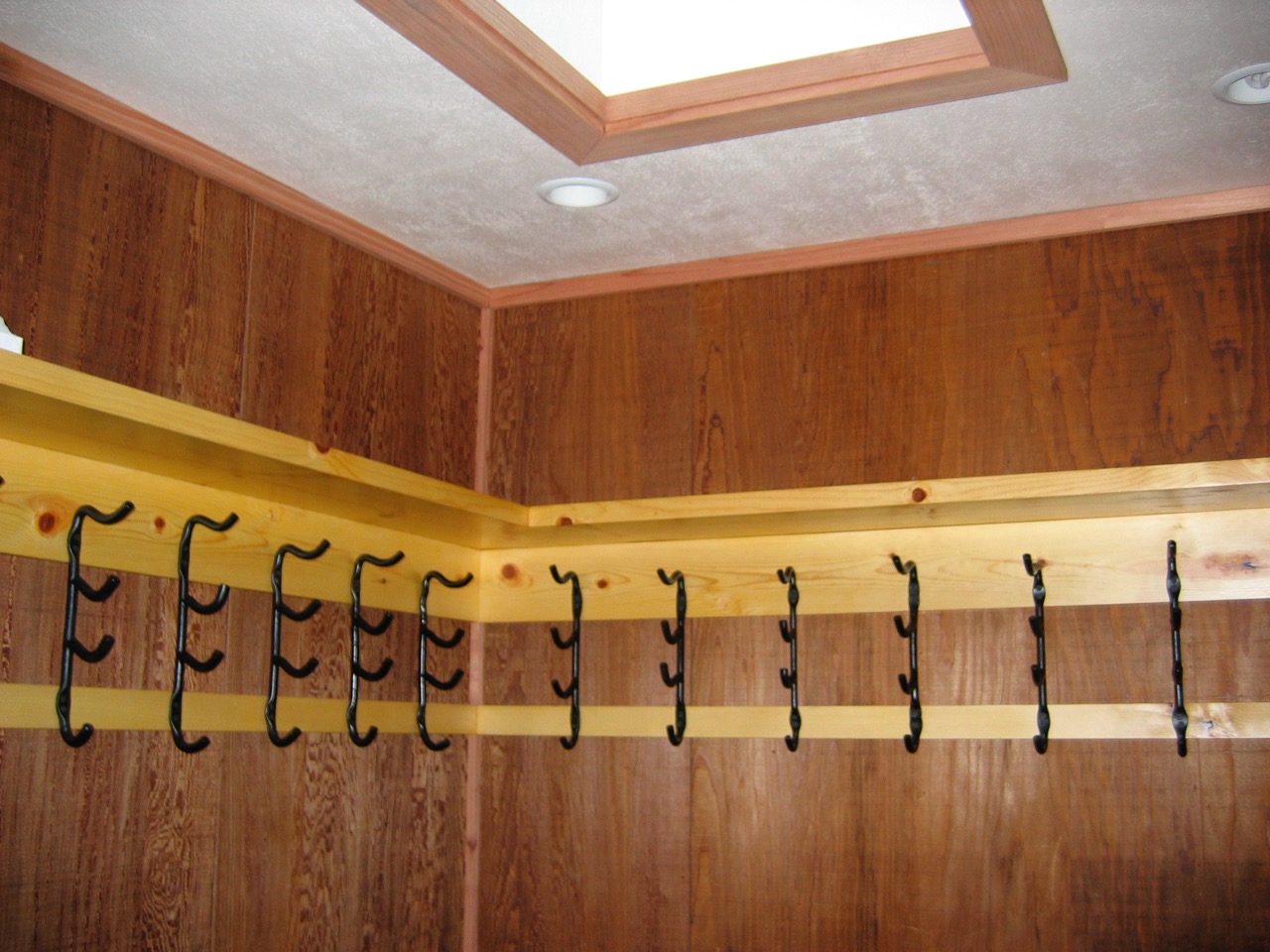 Shelf and coat hooks detail