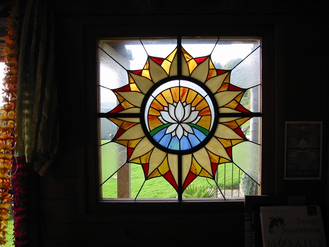 Five panel lotus window