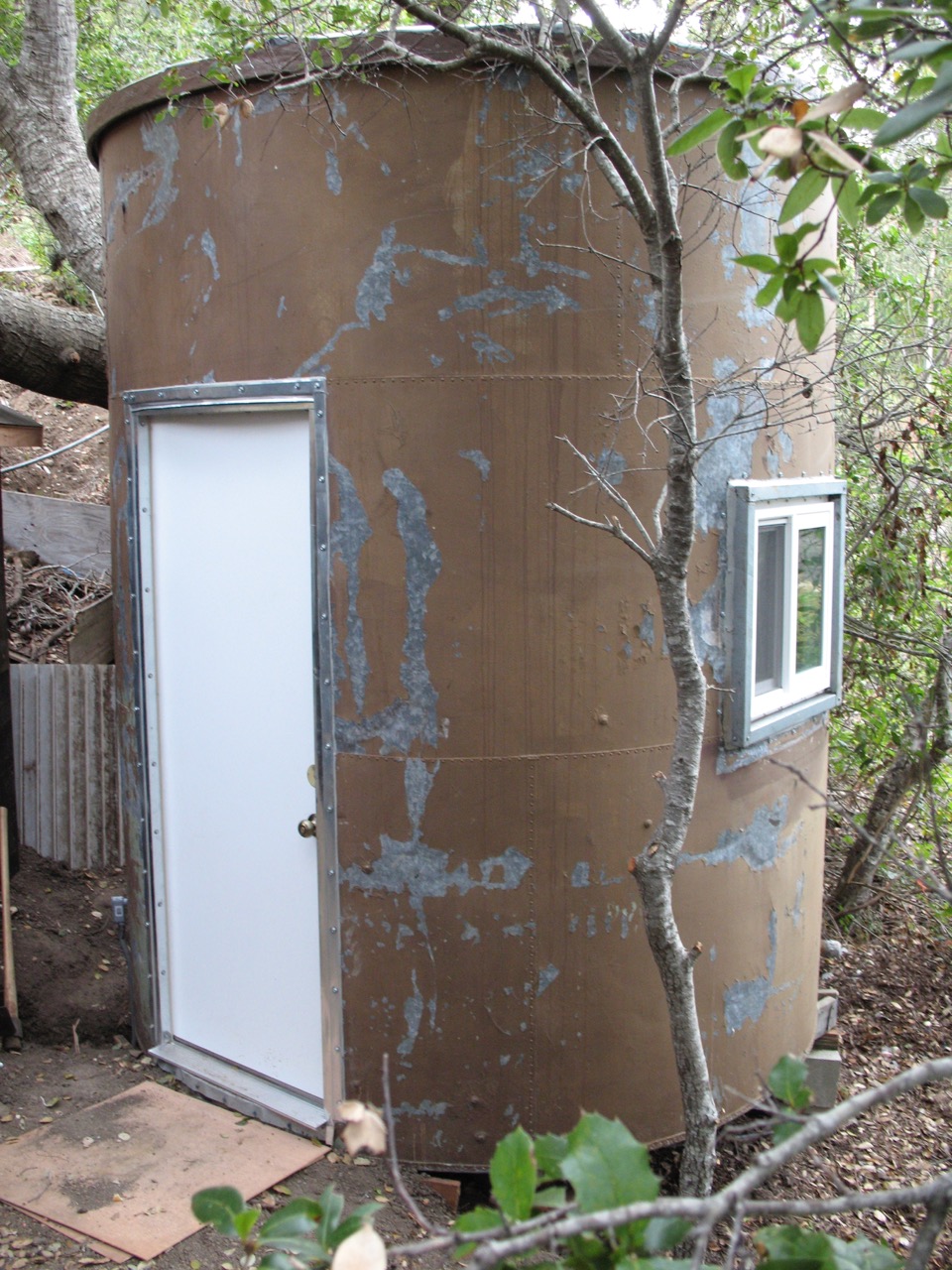Water tank shelter