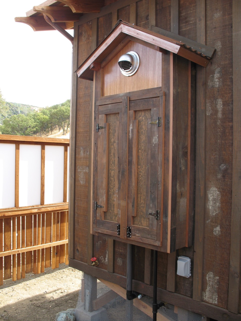 Tankless water heater cabinet