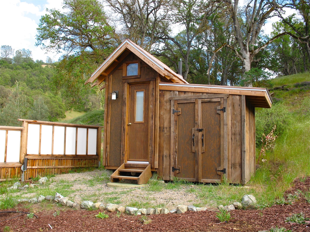 Outhouse/shed exterior 1