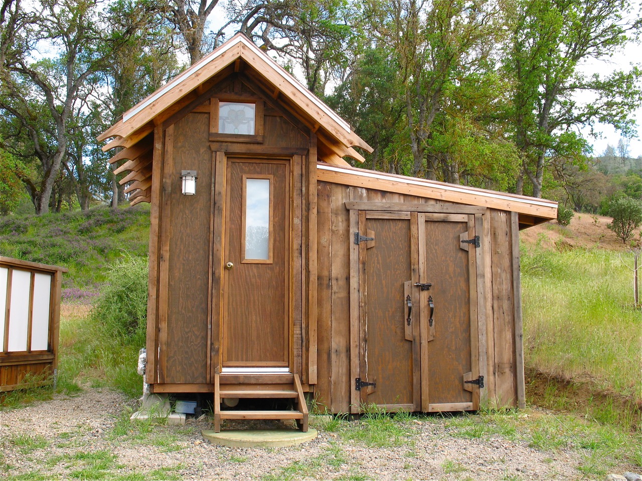 Outhouse/shed exterior 2